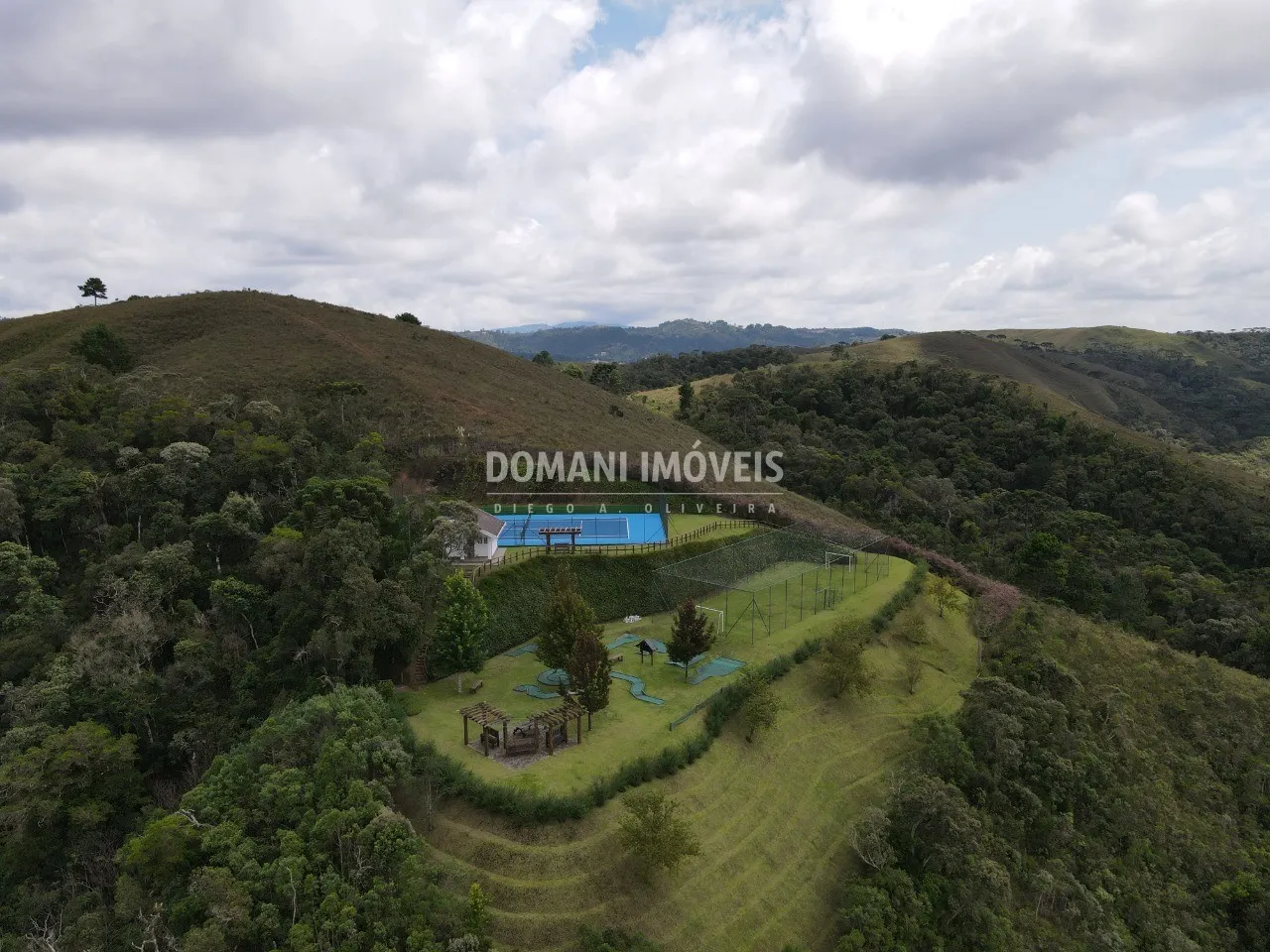 Casa à venda de 3.370 m² em Campos do Jordão, SP, Brasil