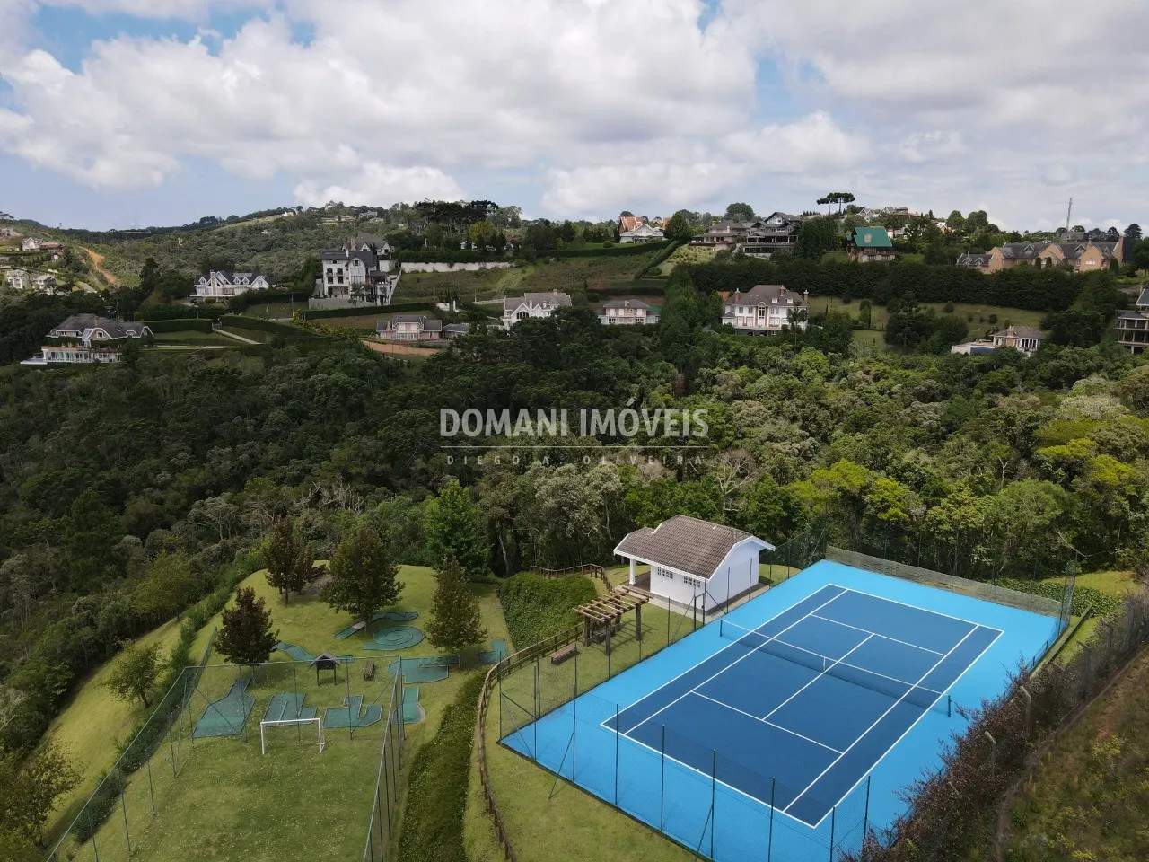 Casa à venda de 3.370 m² em Campos do Jordão, SP, Brasil