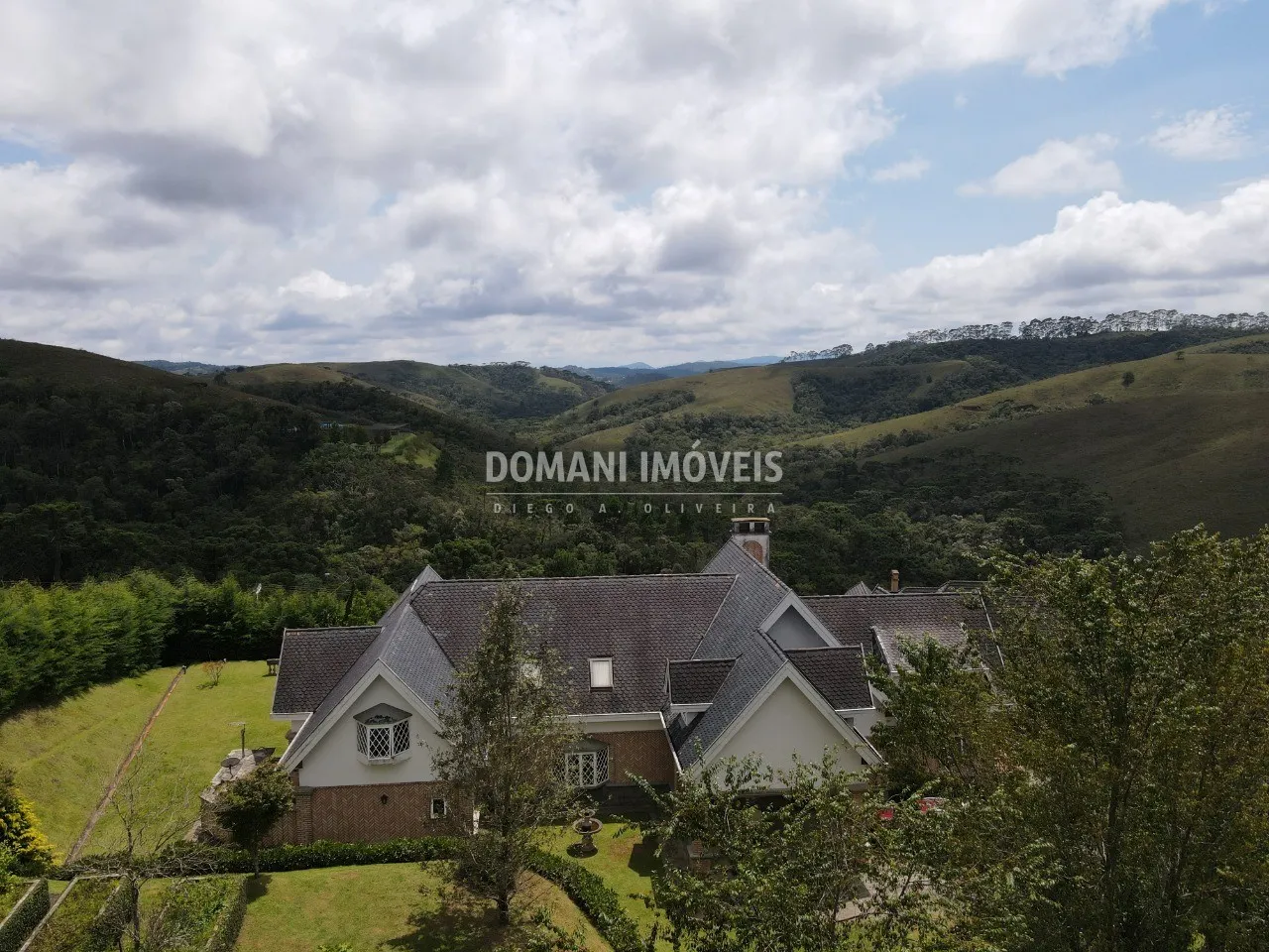 Casa à venda de 3.370 m² em Campos do Jordão, SP, Brasil