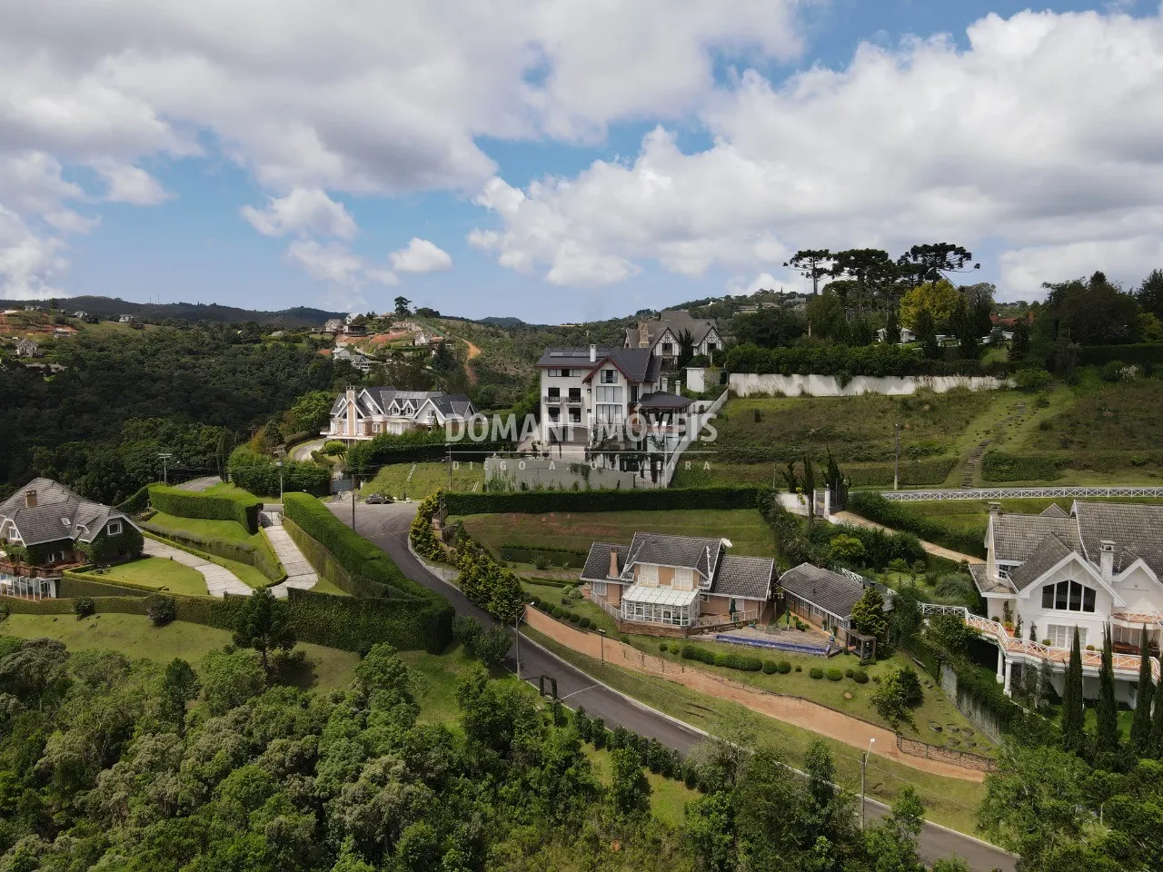 Casa à venda de 3.370 m² em Campos do Jordão, SP, Brasil