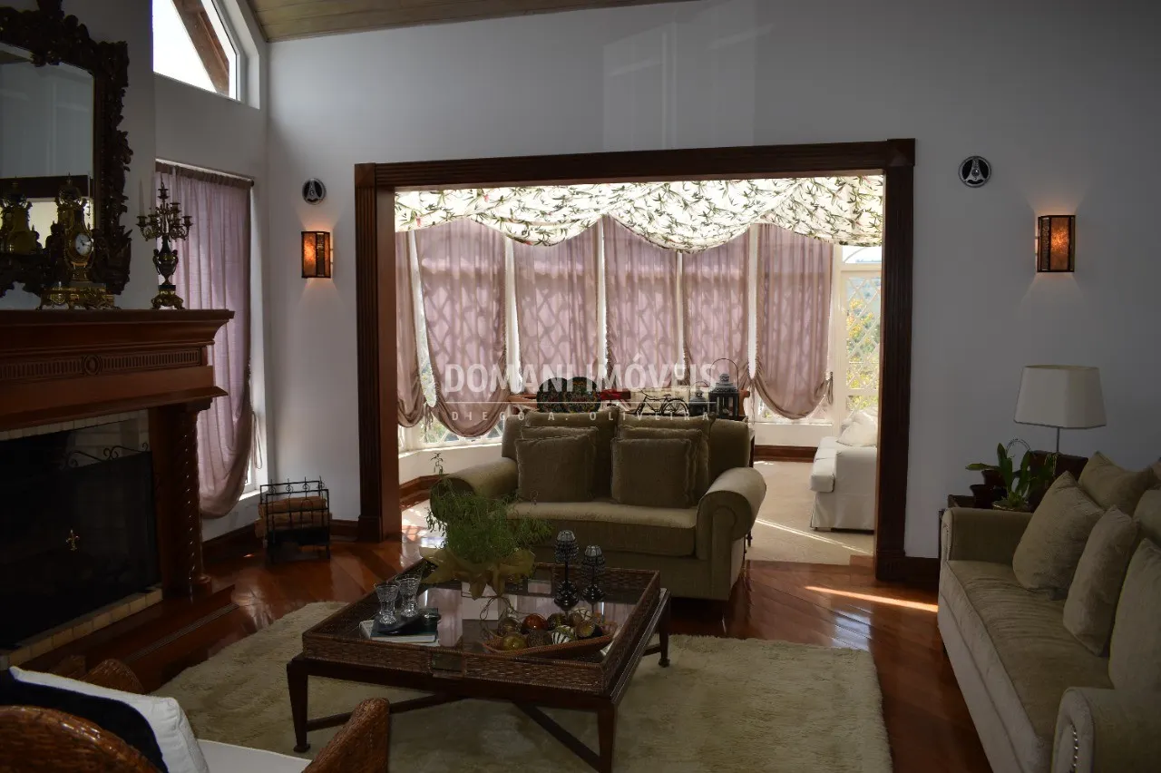 Casa à venda de 3.370 m² em Campos do Jordão, SP, Brasil