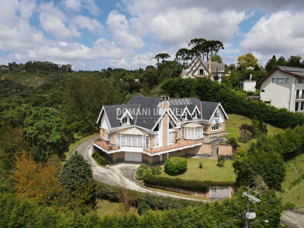 Casa à venda de 3.370 m² em Campos do Jordão, SP, Brasil