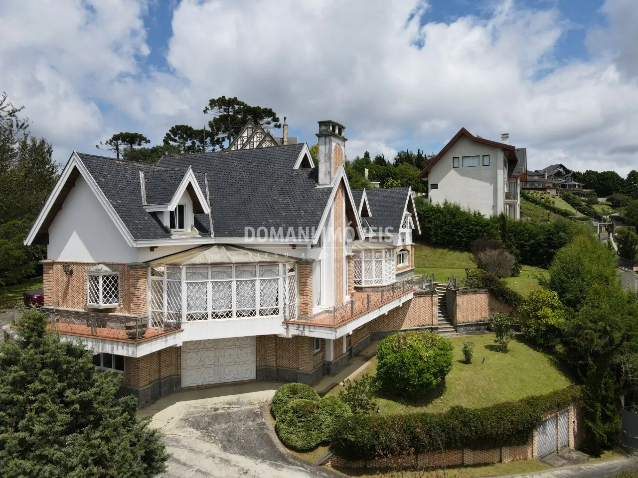 Casa à venda de 3.370 m² em Campos do Jordão, SP, Brasil