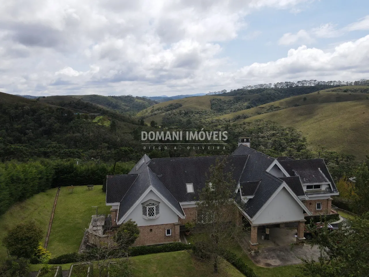 Casa à venda de 3.370 m² em Campos do Jordão, SP, Brasil