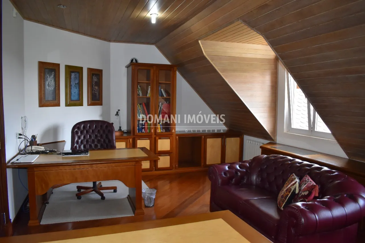 Casa à venda de 3.370 m² em Campos do Jordão, SP, Brasil
