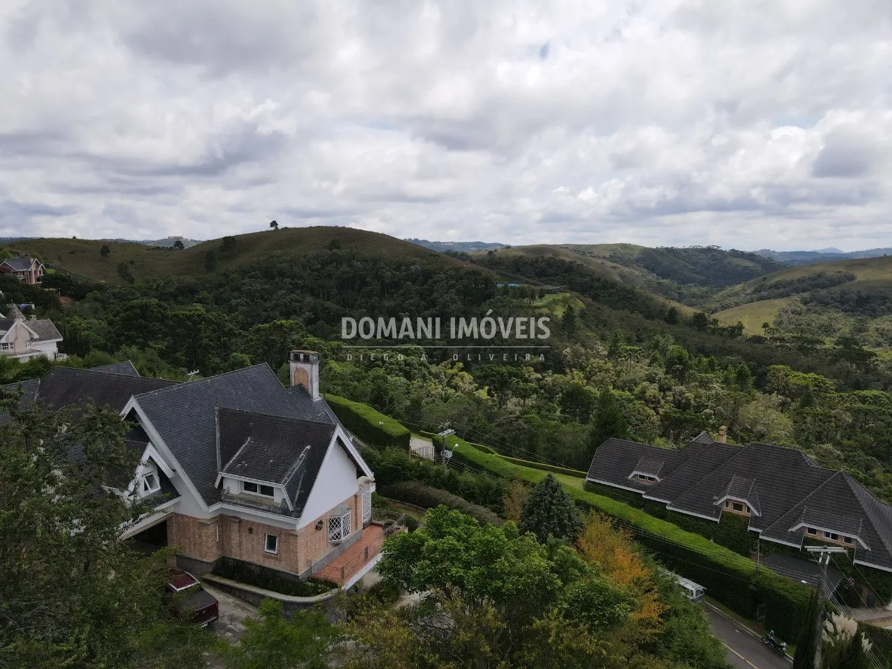 Casa à venda de 3.370 m² em Campos do Jordão, SP, Brasil