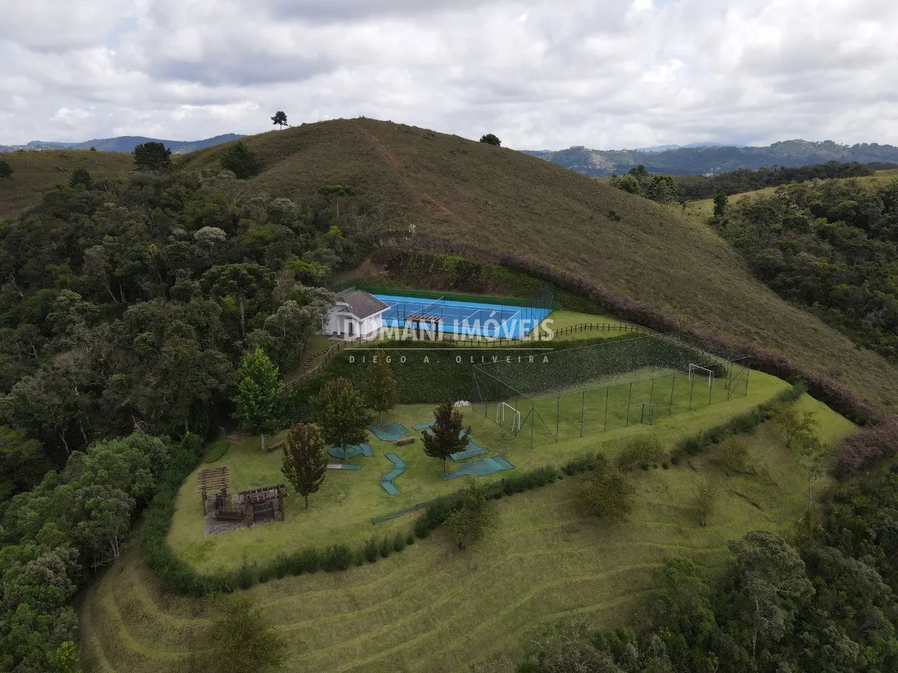 Casa à venda de 3.370 m² em Campos do Jordão, SP, Brasil