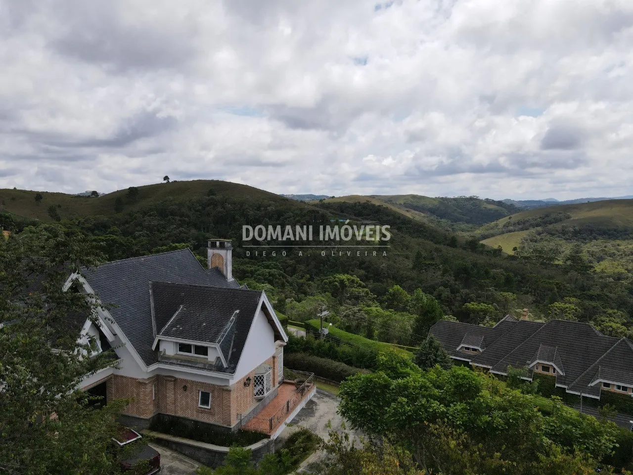 Casa à venda de 3.370 m² em Campos do Jordão, SP, Brasil