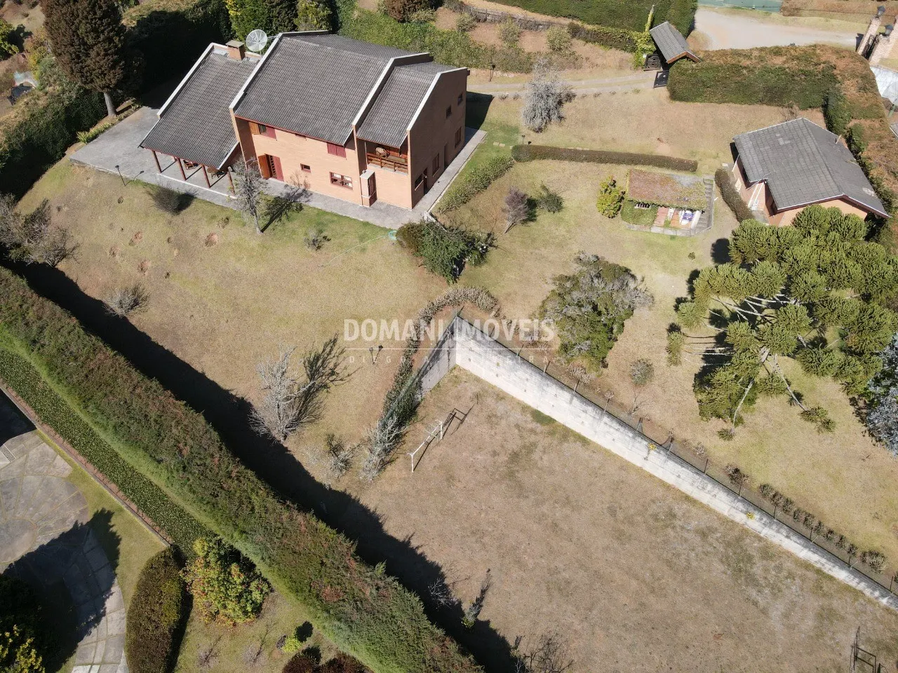 Casa à venda de 3.380 m² em Campos do Jordão, SP, Brasil