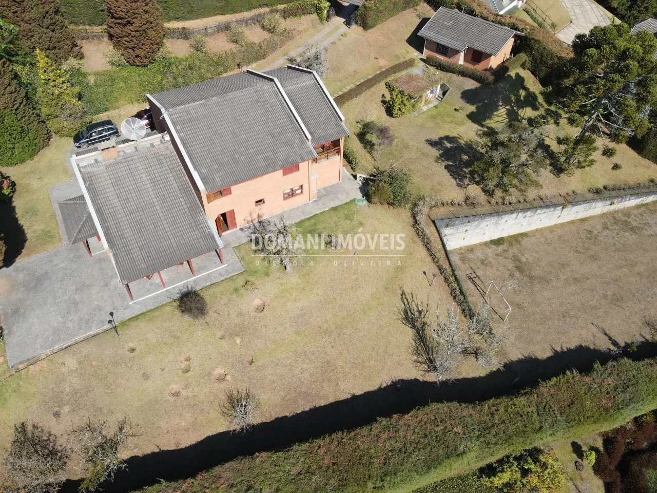 Casa à venda de 3.380 m² em Campos do Jordão, SP, Brasil