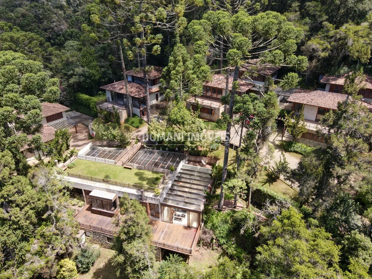 Casa à venda de 1.305 m² em Campos do Jordão, SP, Brasil