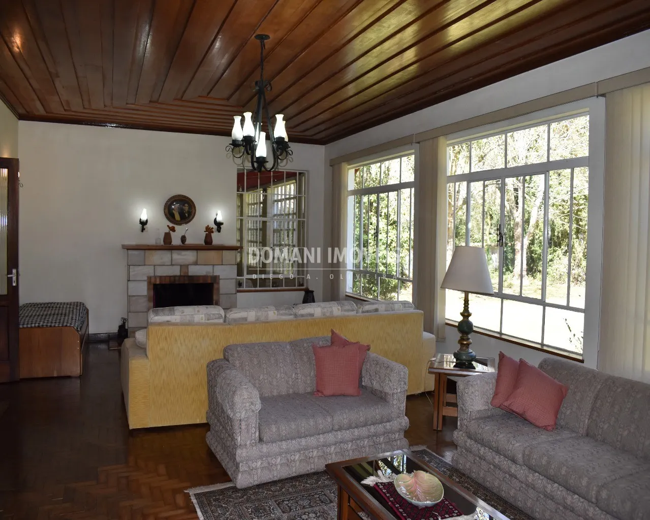 Casa à venda de 3.550 m² em Campos do Jordão, SP, Brasil