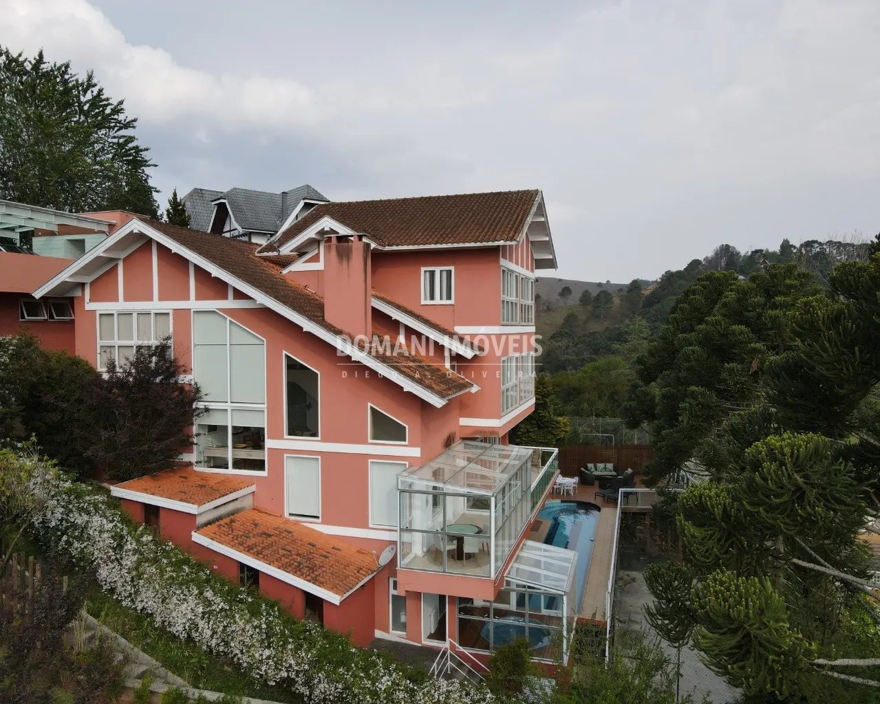 Casa à venda de 1.470 m² em Campos do Jordão, SP, Brasil
