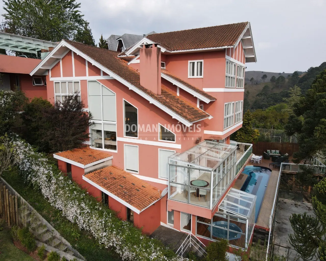 Casa à venda de 1.470 m² em Campos do Jordão, SP, Brasil