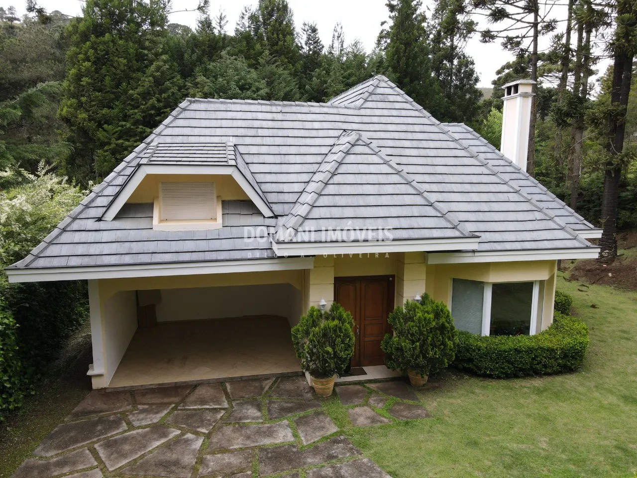 Casa à venda de 1.200 m² em Campos do Jordão, SP, Brasil
