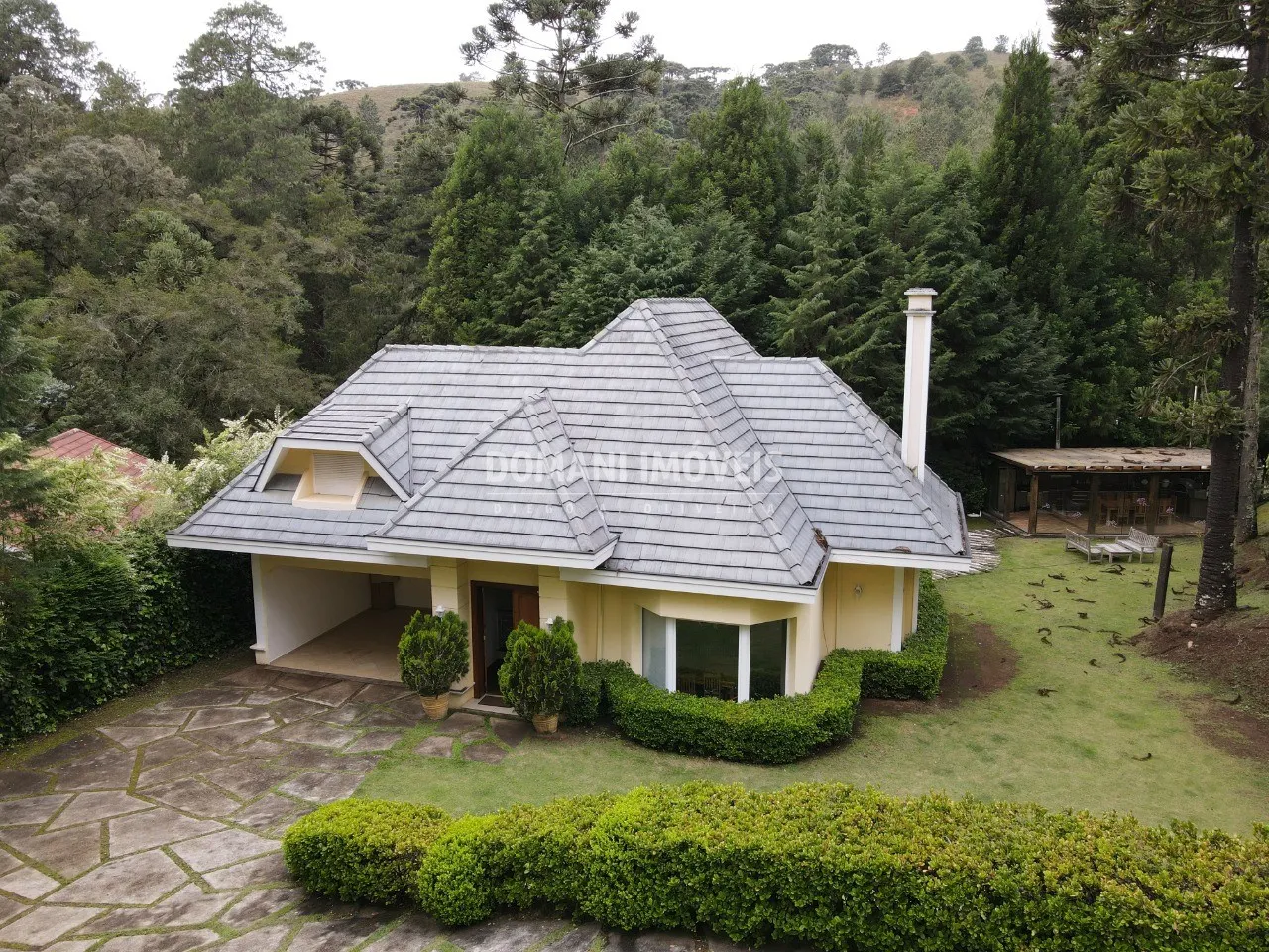 Casa à venda de 1.200 m² em Campos do Jordão, SP, Brasil