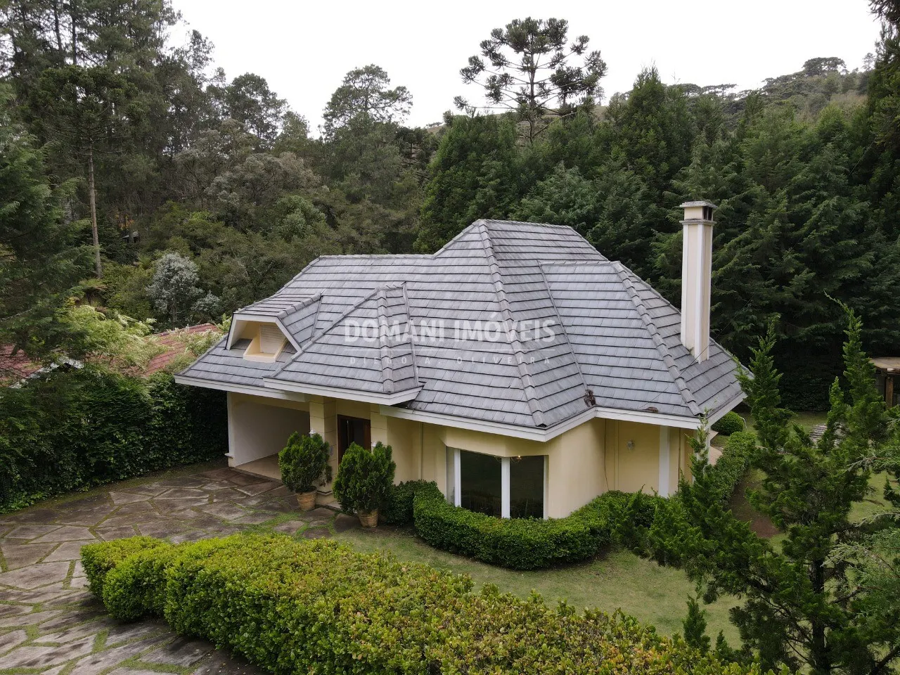 Casa à venda de 1.200 m² em Campos do Jordão, SP, Brasil
