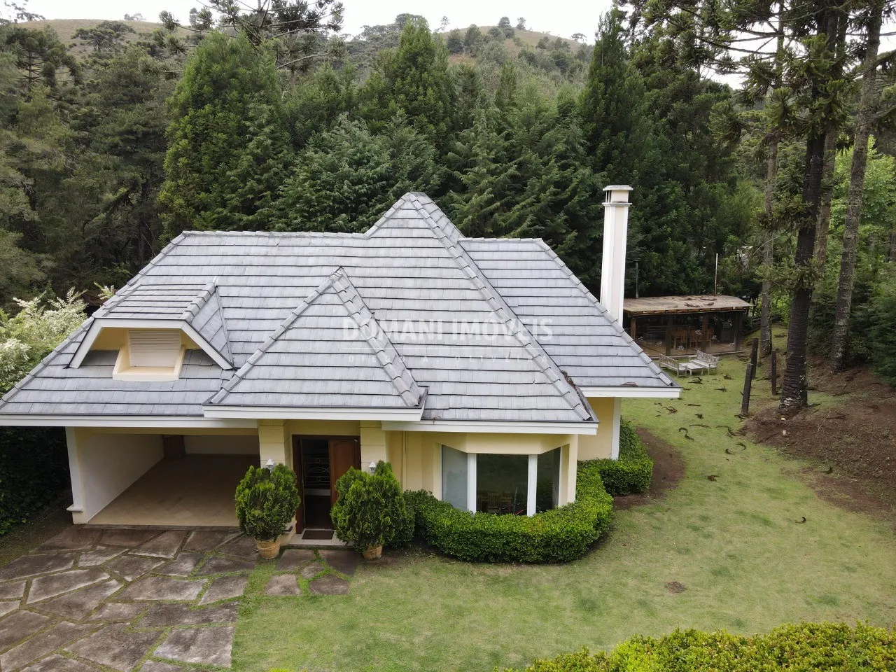 Casa à venda de 1.200 m² em Campos do Jordão, SP, Brasil