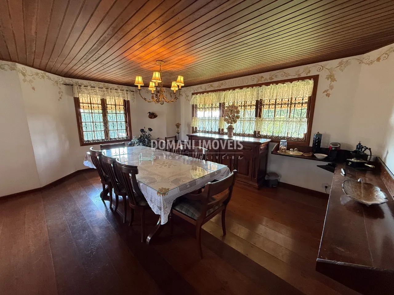 Casa à venda de 1.580 m² em Campos do Jordão, SP, Brasil
