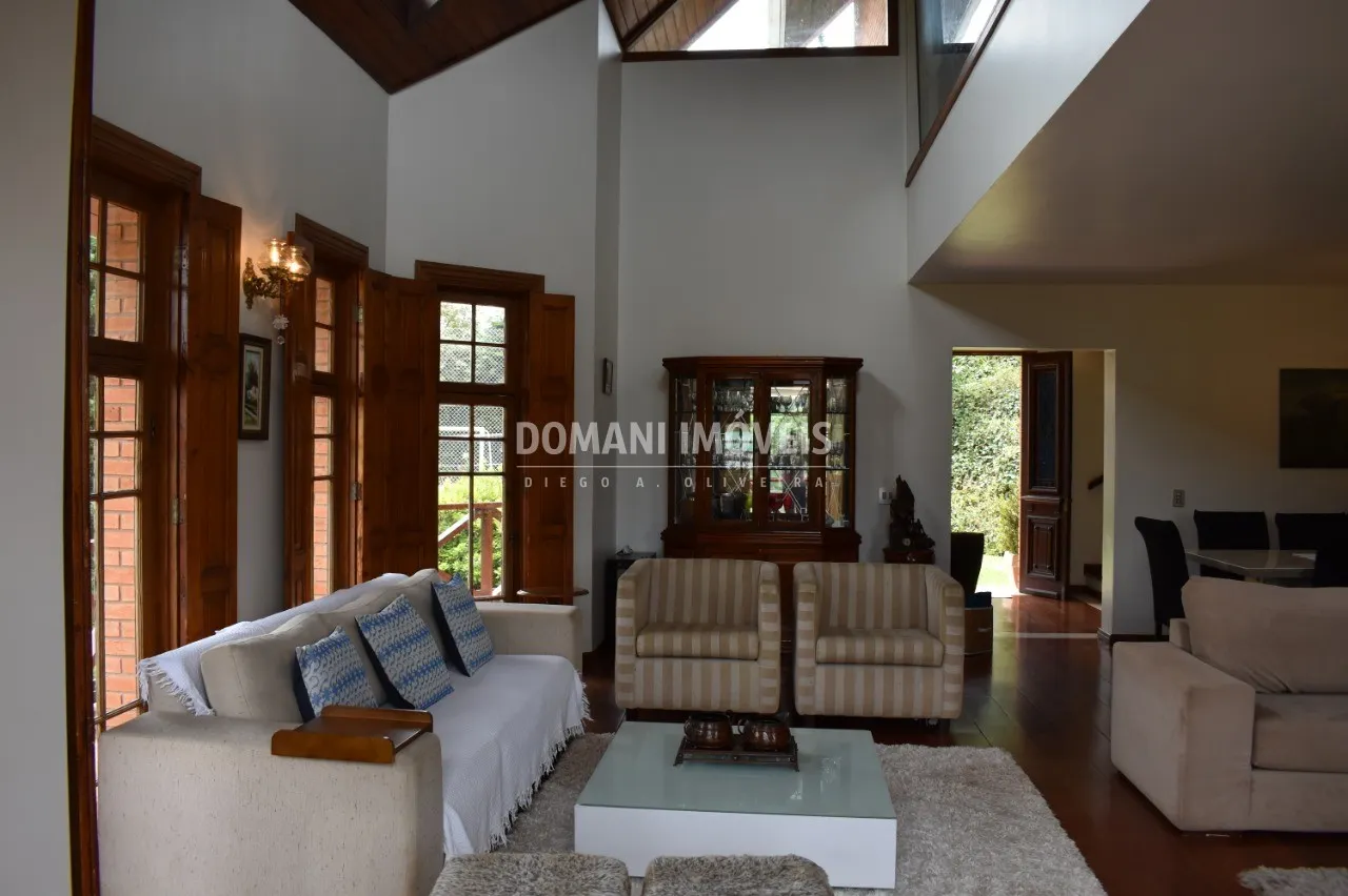 Casa à venda de 5.445 m² em Campos do Jordão, SP, Brasil