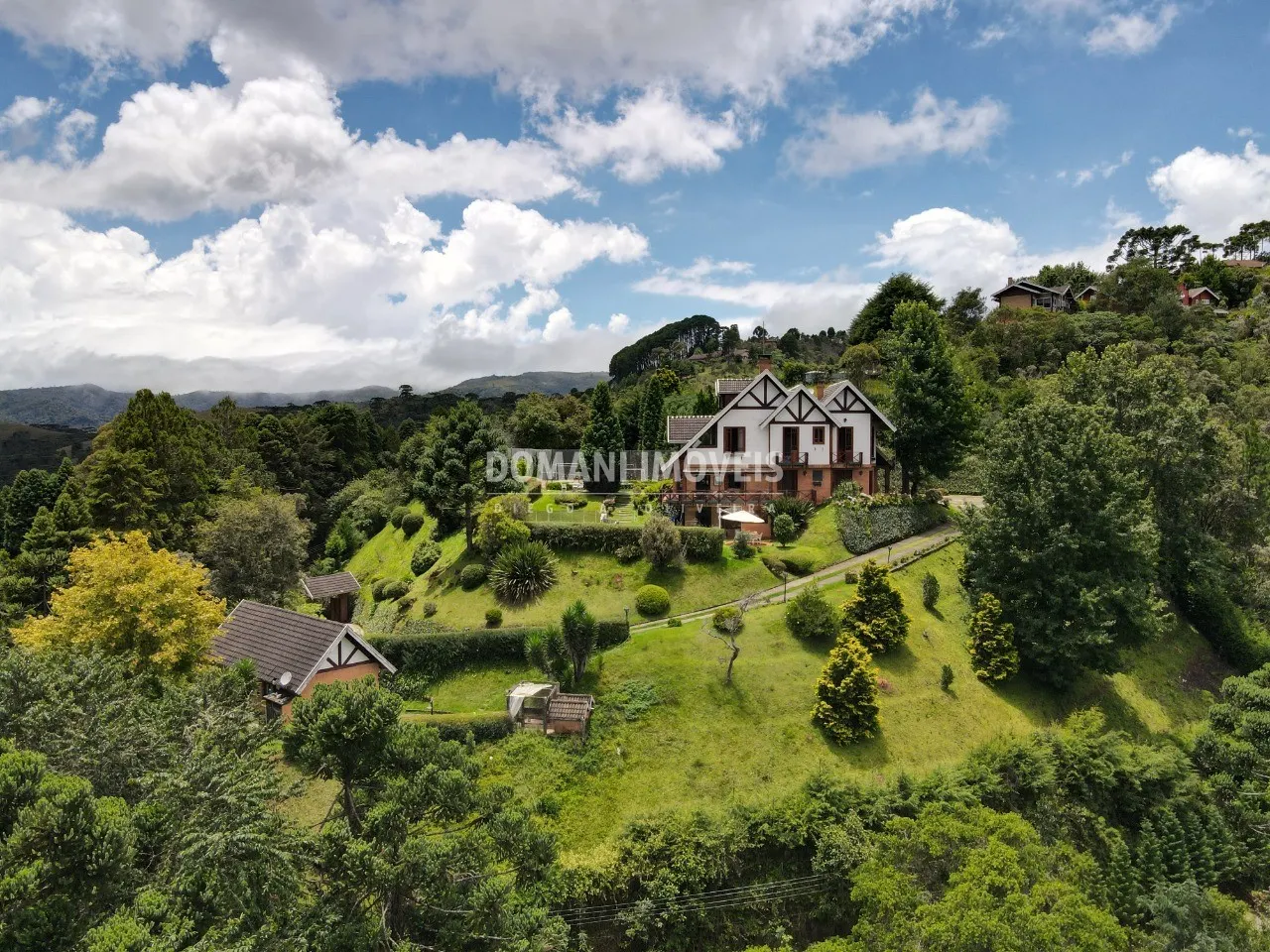 Casa à venda de 5.445 m² em Campos do Jordão, SP, Brasil