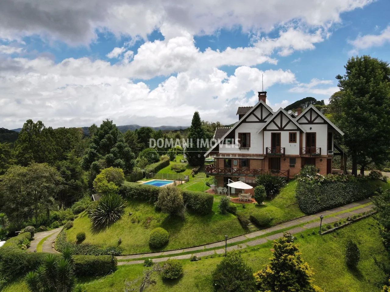 Casa à venda de 5.445 m² em Campos do Jordão, SP, Brasil