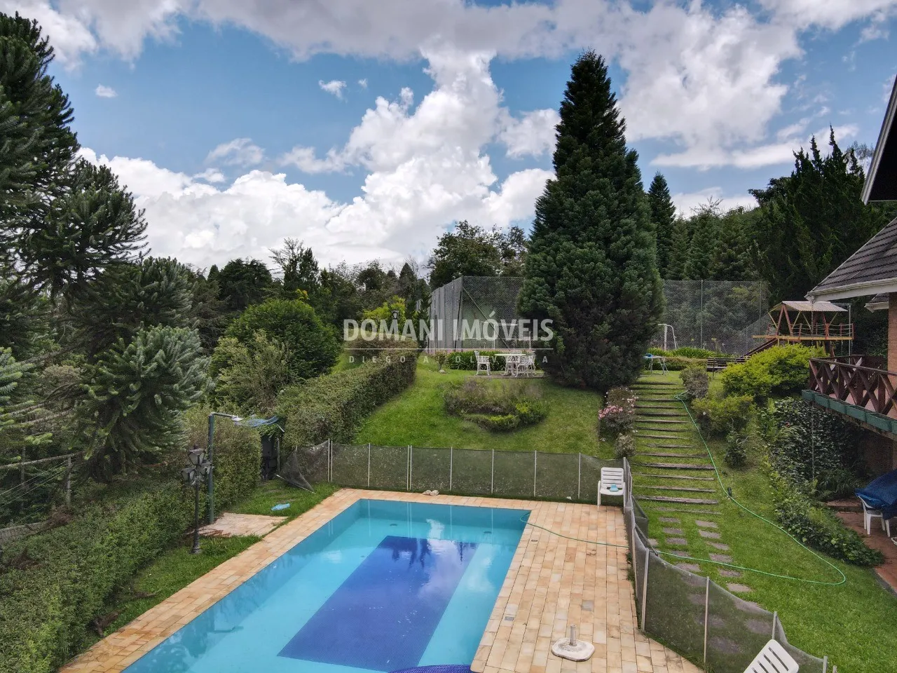 Casa à venda de 5.445 m² em Campos do Jordão, SP, Brasil