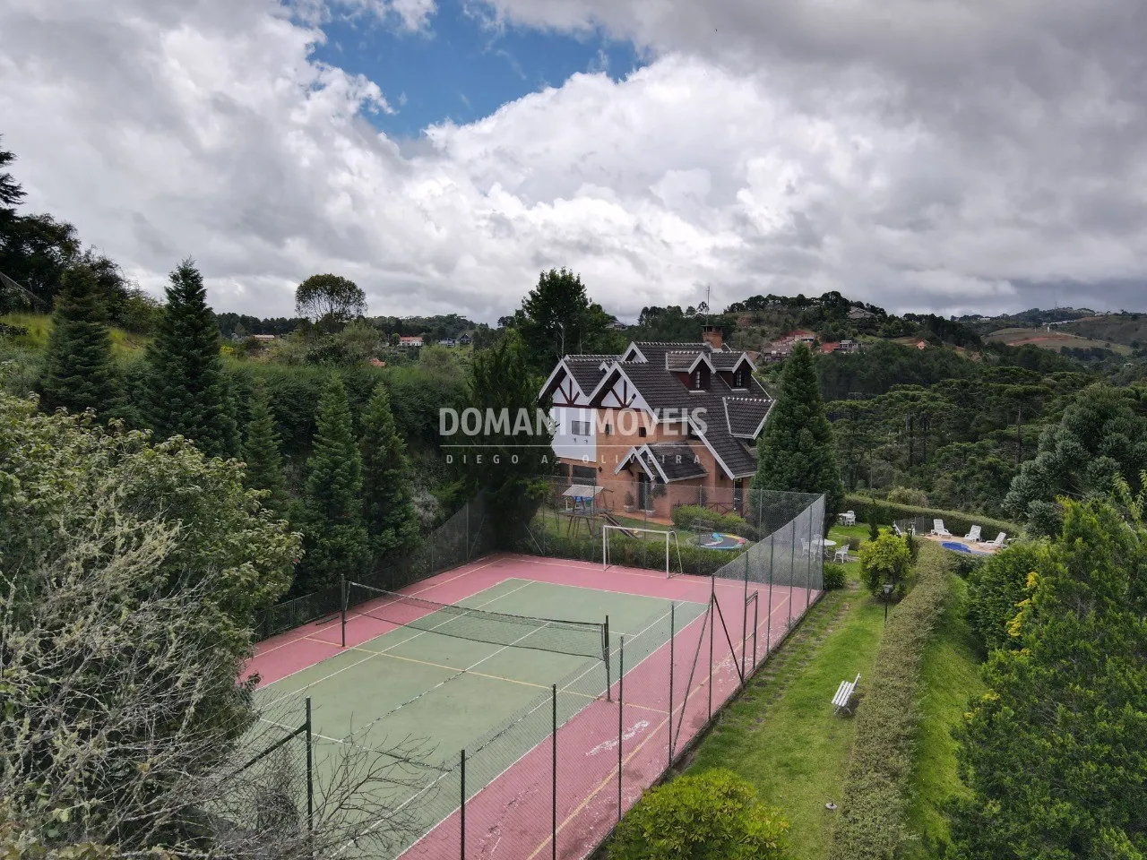 Casa à venda de 5.445 m² em Campos do Jordão, SP, Brasil