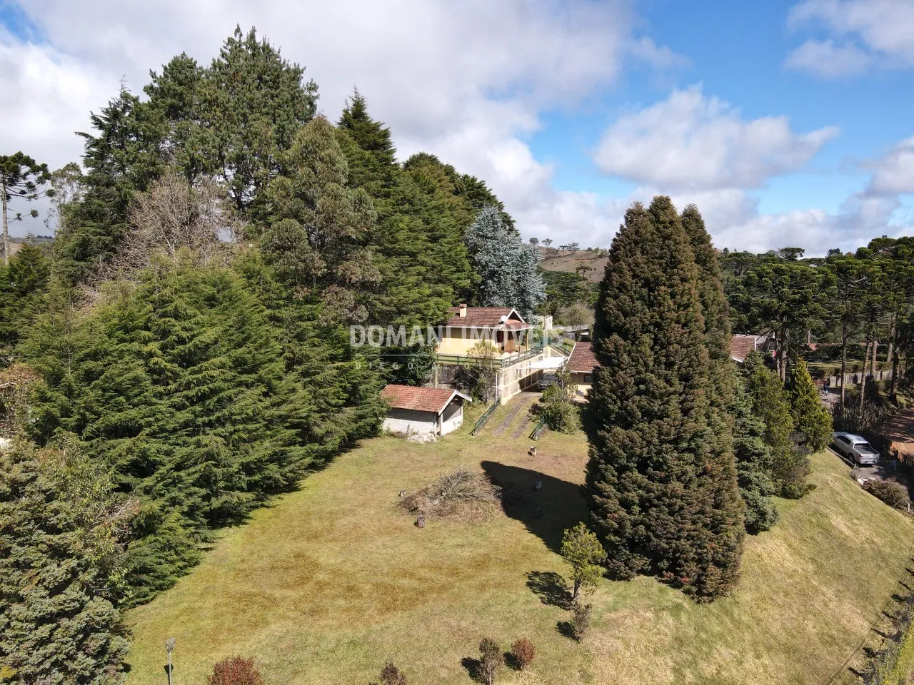 Casa à venda de 2.650 m² em Campos do Jordão, SP, Brasil