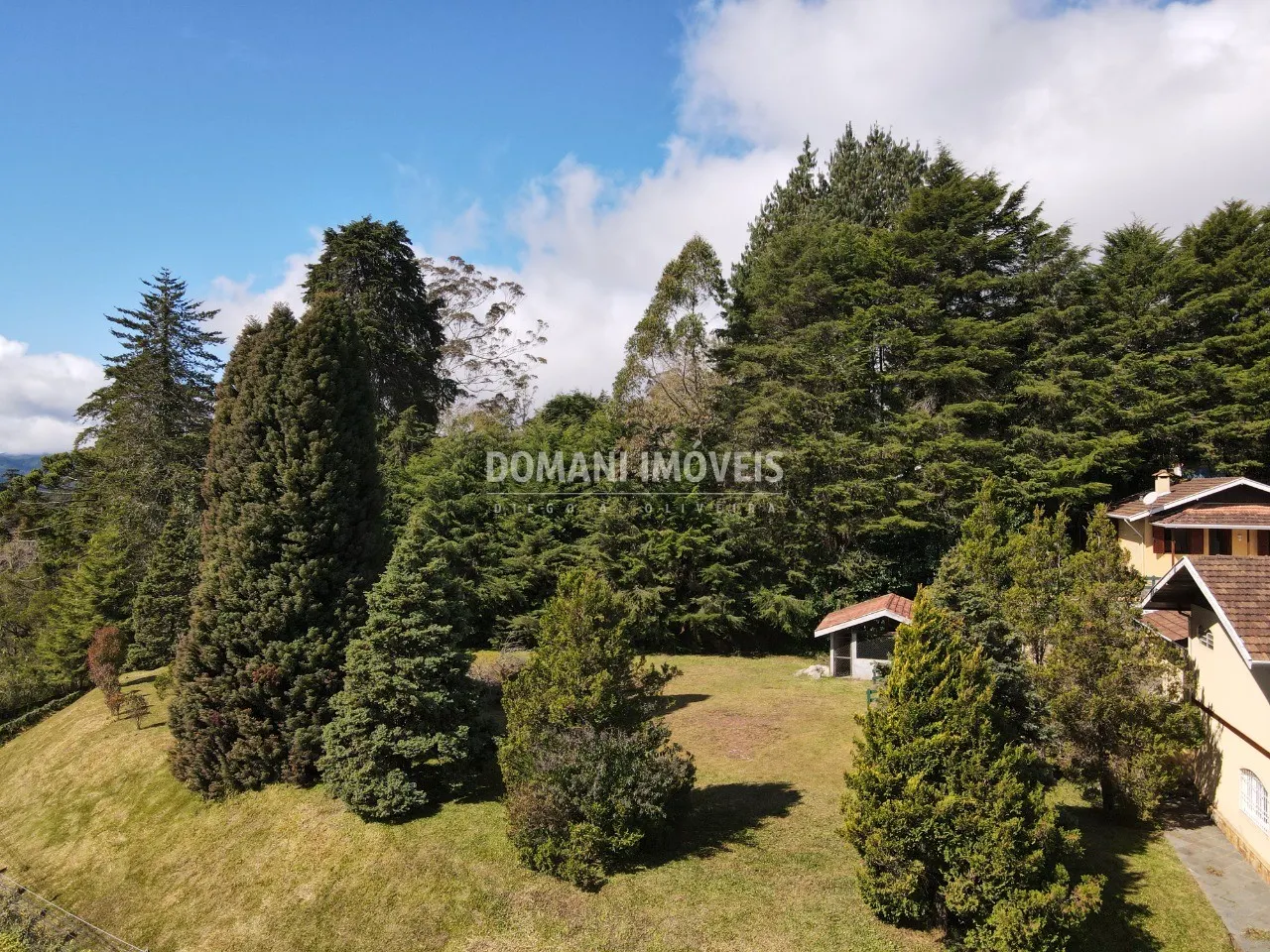 Casa à venda de 2.650 m² em Campos do Jordão, SP, Brasil