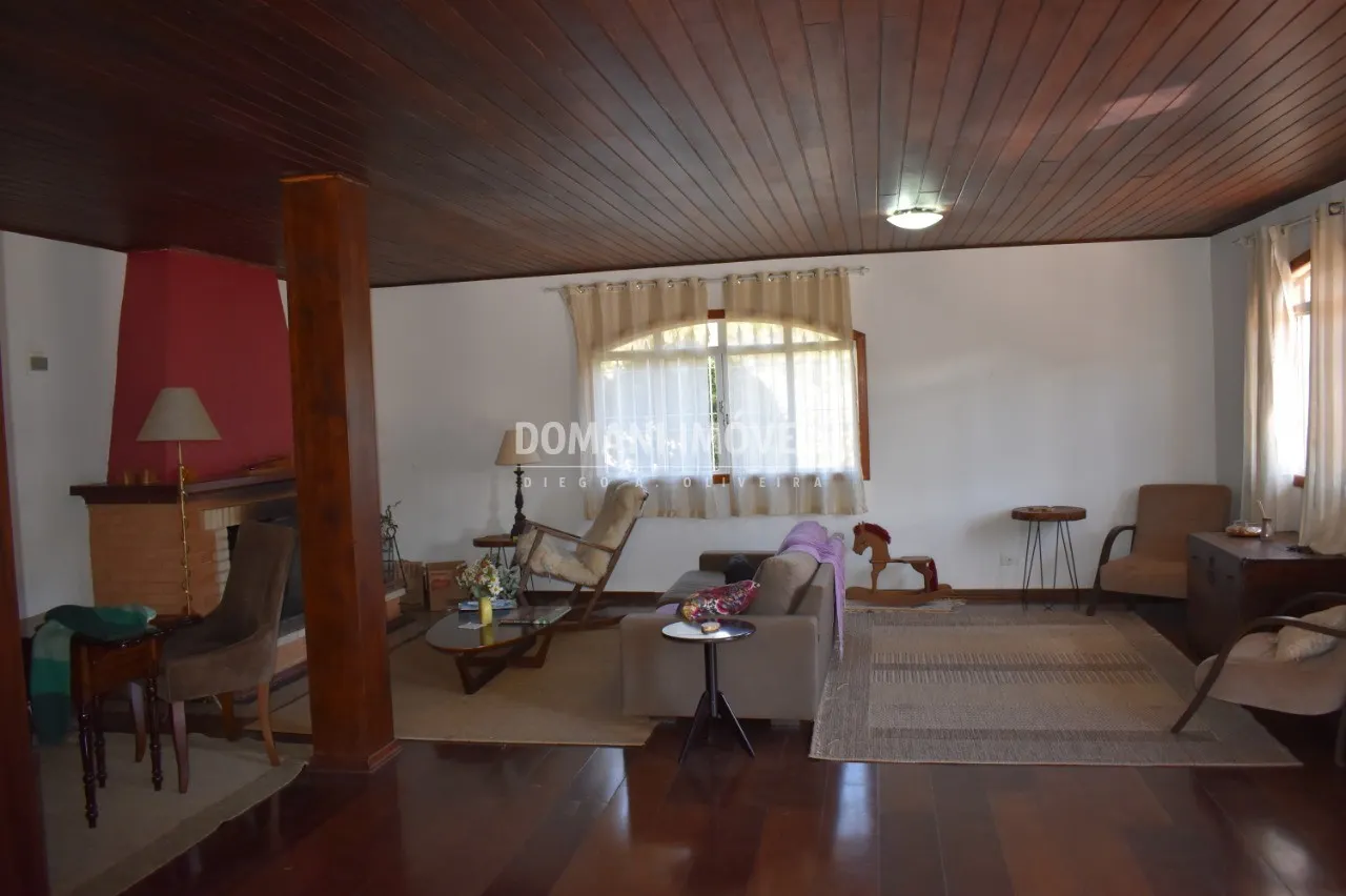 Casa à venda de 2.650 m² em Campos do Jordão, SP, Brasil