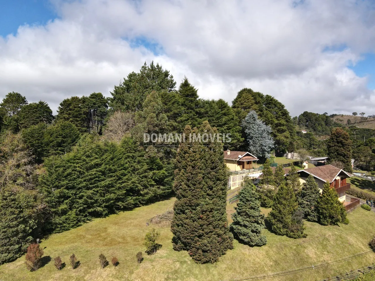 Casa à venda de 2.650 m² em Campos do Jordão, SP, Brasil