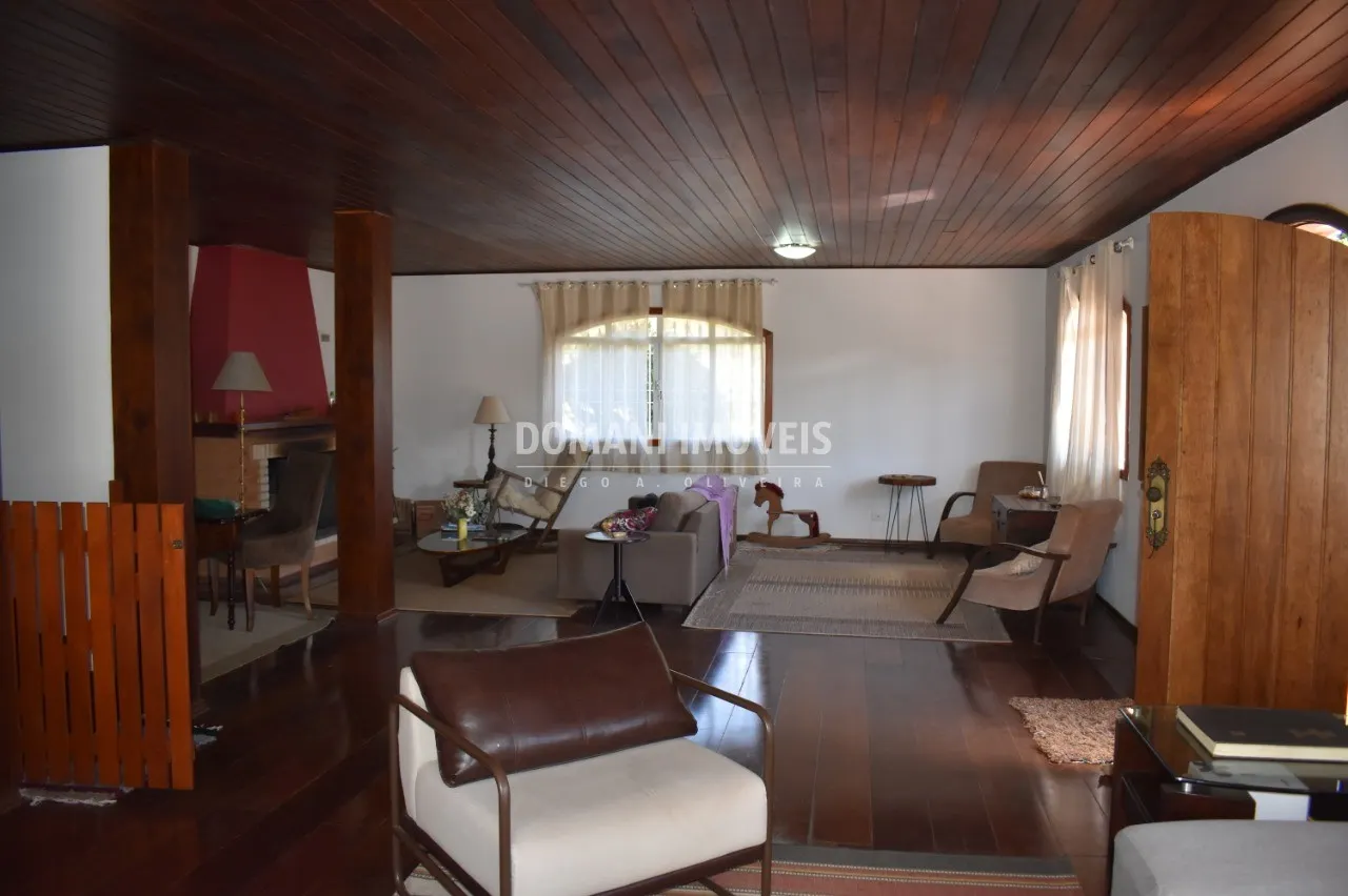 Casa à venda de 2.650 m² em Campos do Jordão, SP, Brasil