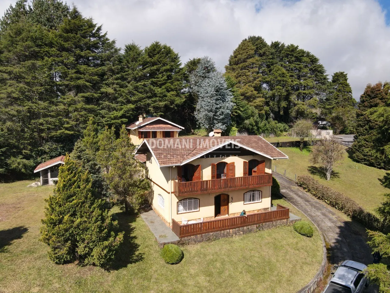 Casa à venda de 2.650 m² em Campos do Jordão, SP, Brasil