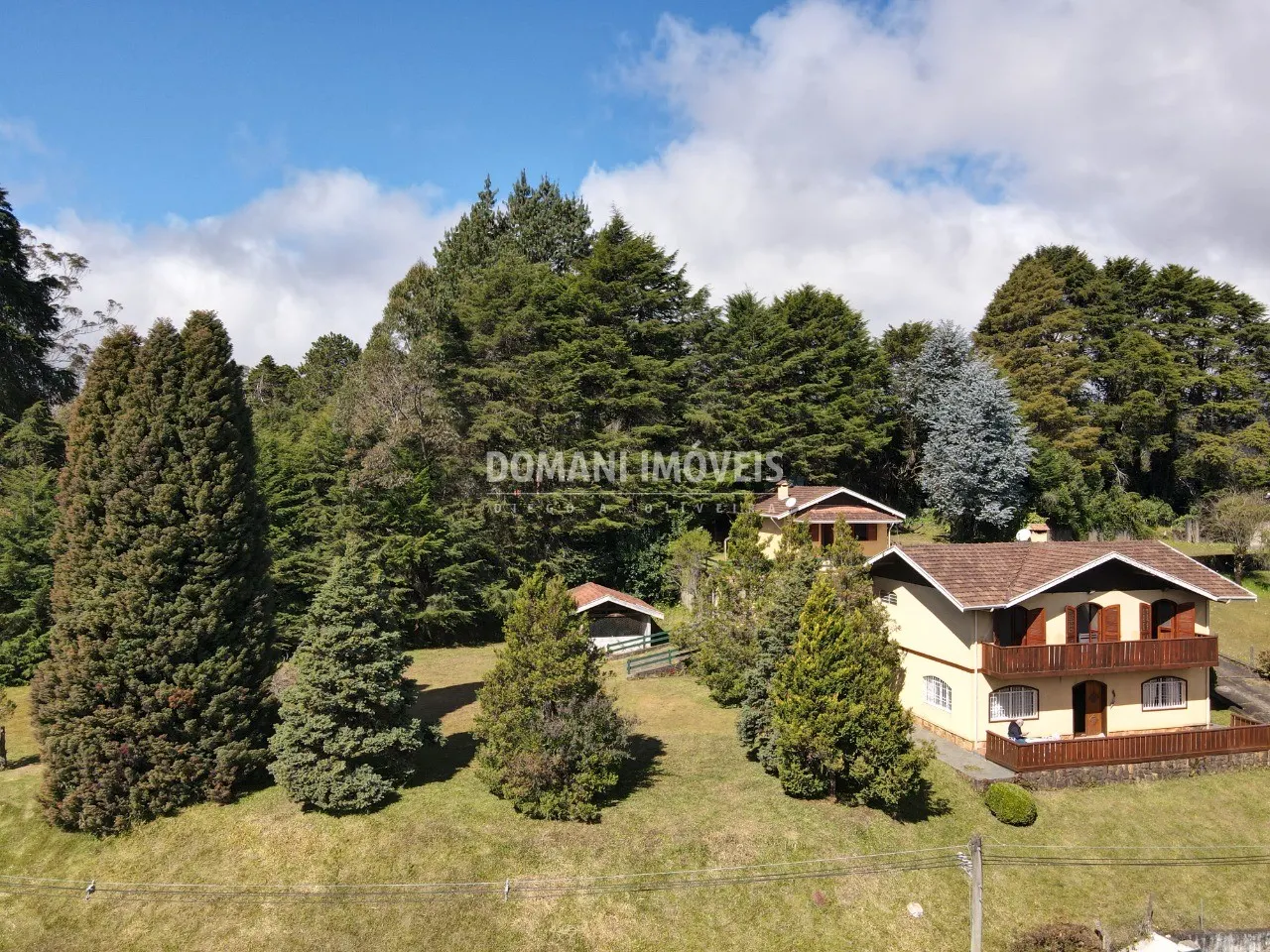 Casa à venda de 2.650 m² em Campos do Jordão, SP, Brasil