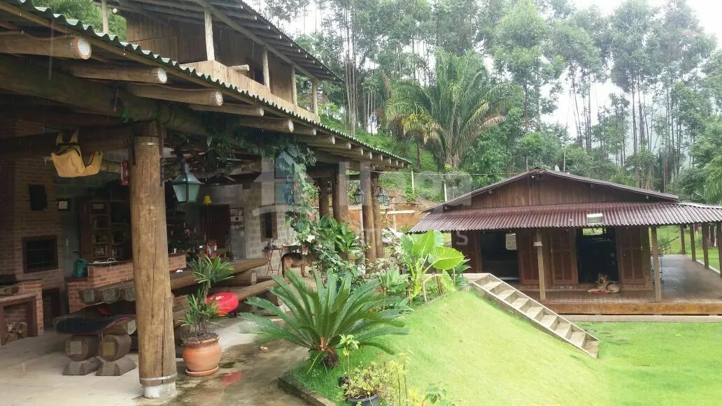 Fazenda à venda de 3 ha em Camboriú, SC, Brasil