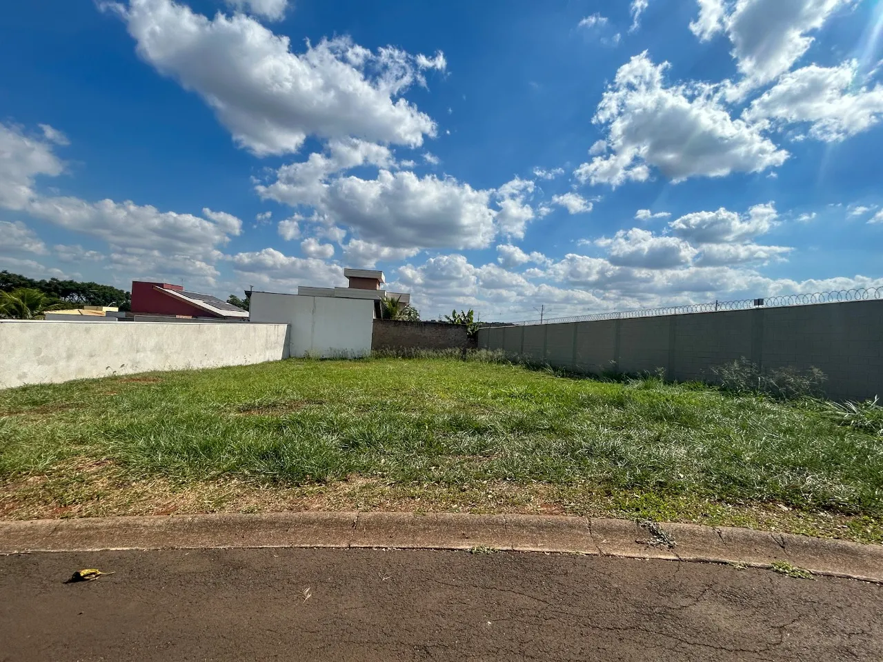 Terreno à venda de 593 m² em Paulínia, SP, Brasil