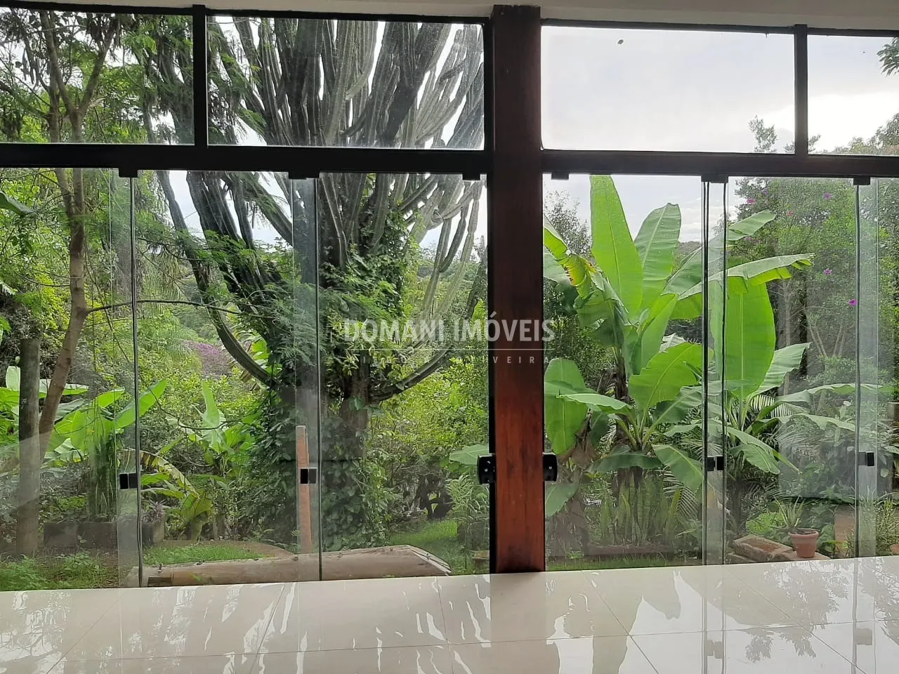 Casa à venda de 2.820 m² em Valinhos, SP, Brasil