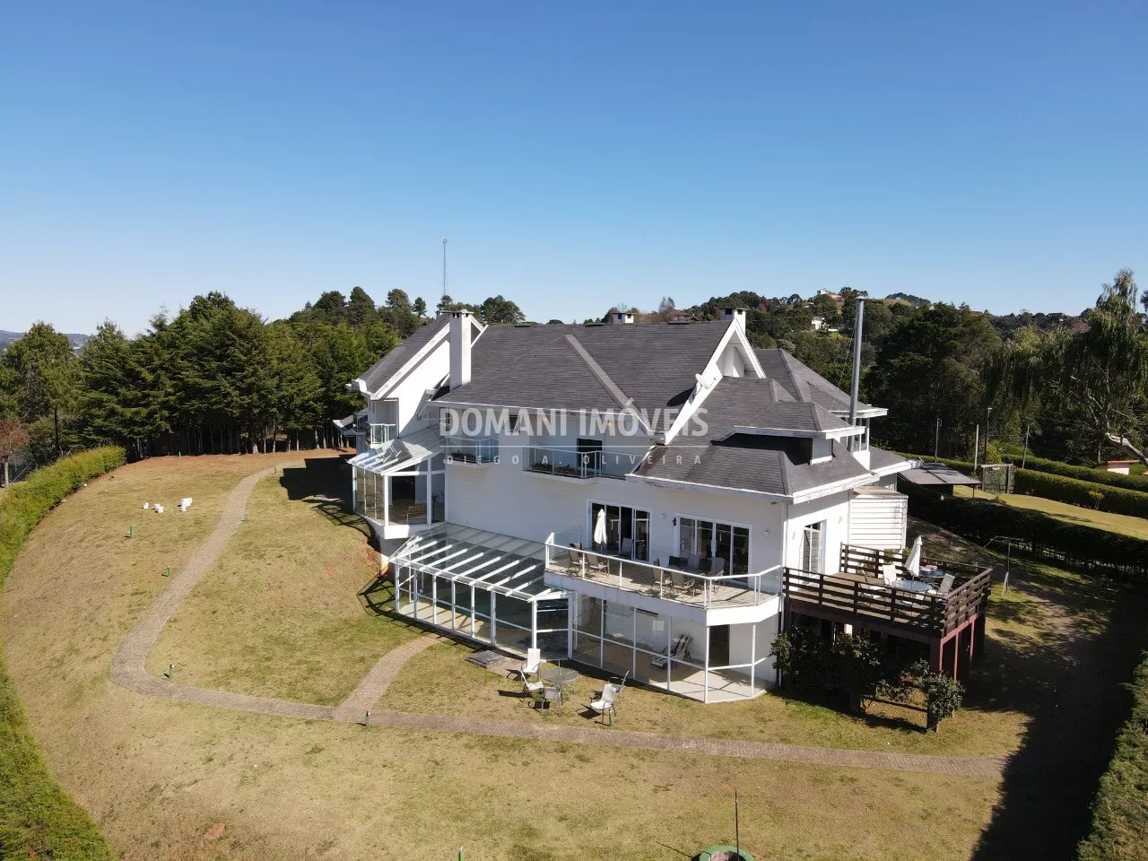 Casa à venda de 3.050 m² em Campos do Jordão, SP, Brasil