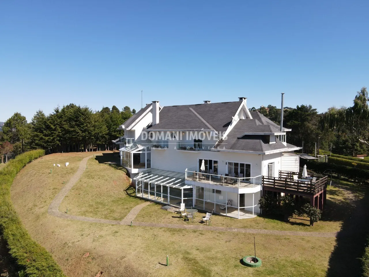 Casa à venda de 3.050 m² em Campos do Jordão, SP, Brasil