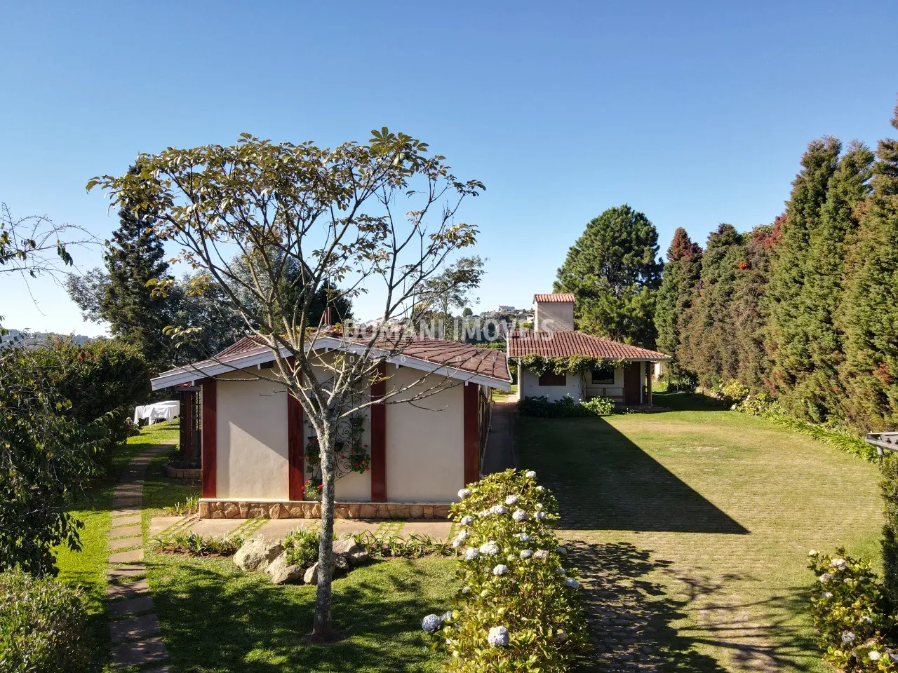 Casa à venda de 2.180 m² em Campos do Jordão, SP, Brasil