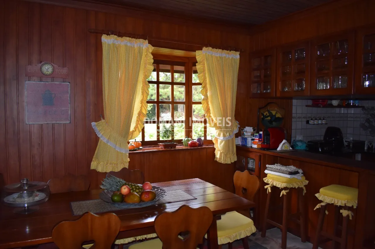 Casa à venda de 2.180 m² em Campos do Jordão, SP, Brasil