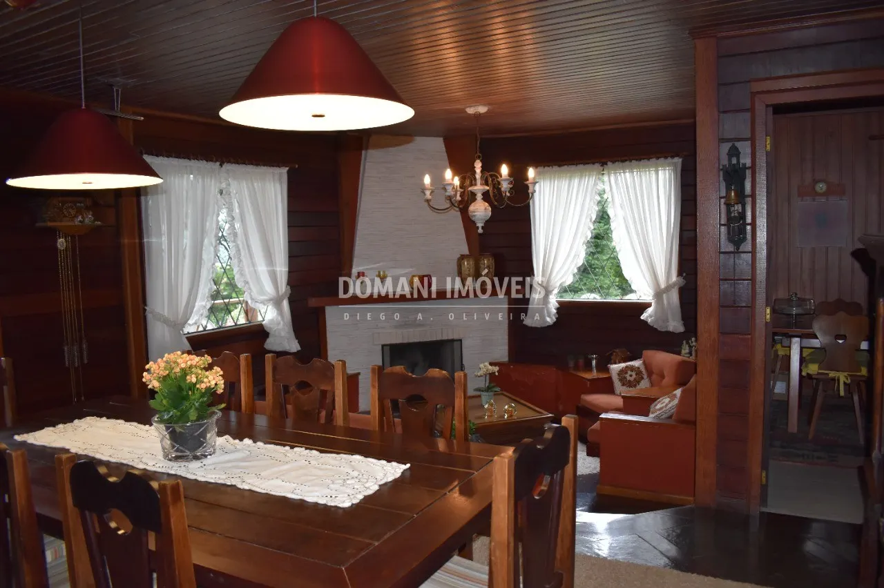 Casa à venda de 2.180 m² em Campos do Jordão, SP, Brasil