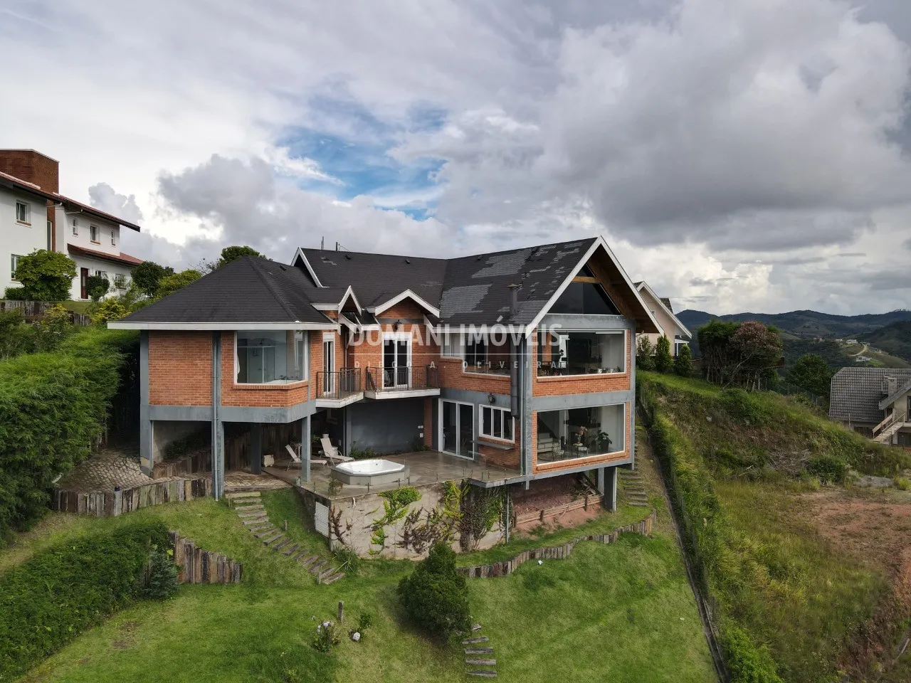 Casa à venda de 1.130 m² em Campos do Jordão, SP, Brasil