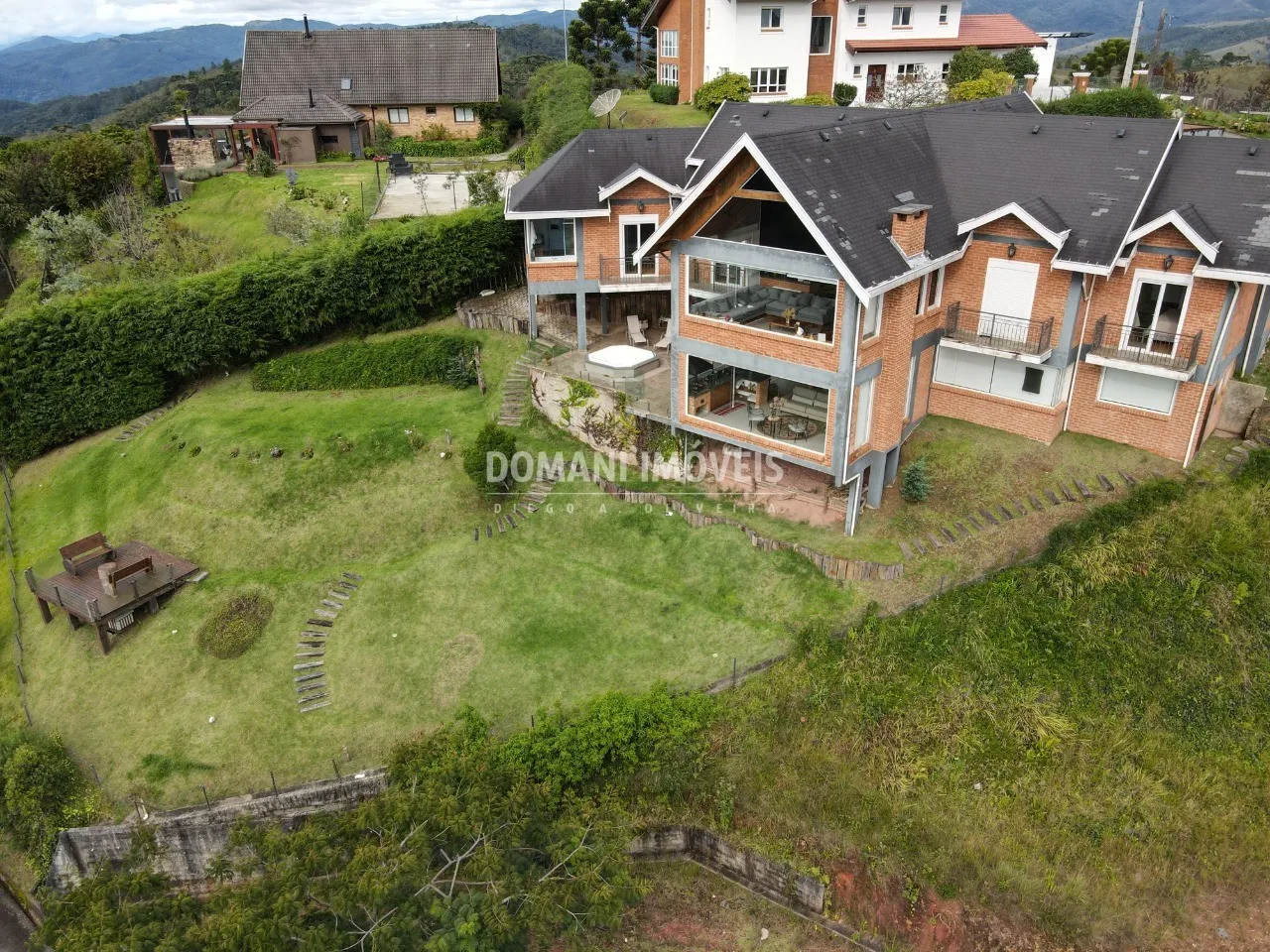 Casa à venda de 1.130 m² em Campos do Jordão, SP, Brasil