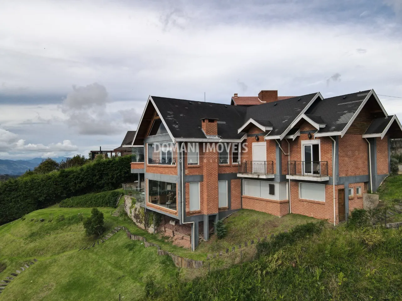 Casa à venda de 1.130 m² em Campos do Jordão, SP, Brasil