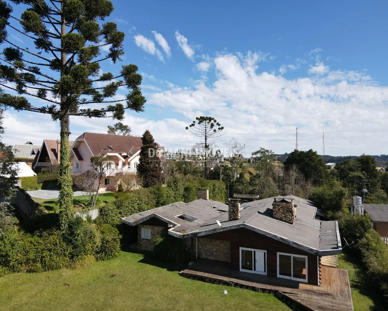 Casa à venda de 3.830 m² em Campos do Jordão, SP, Brasil