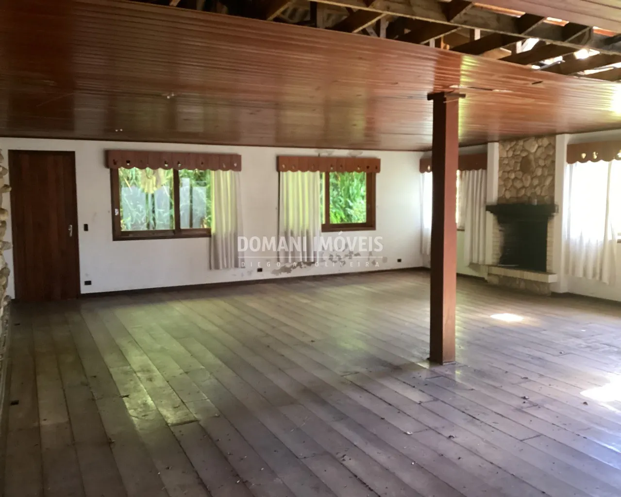 Casa à venda de 3.830 m² em Campos do Jordão, SP, Brasil