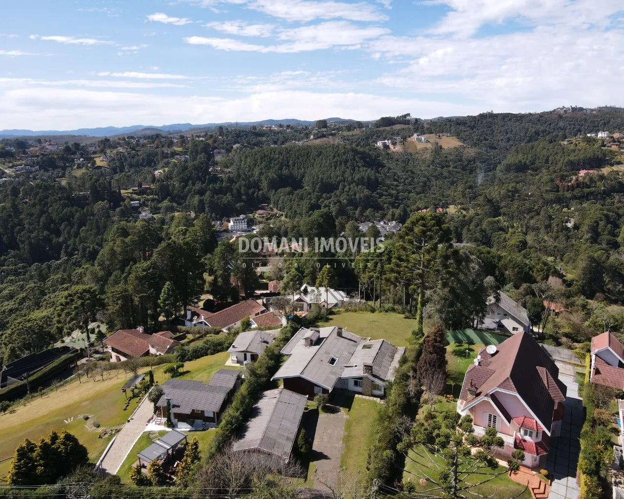 Casa à venda de 3.830 m² em Campos do Jordão, SP, Brasil