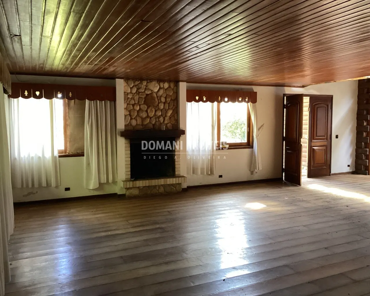 Casa à venda de 3.830 m² em Campos do Jordão, SP, Brasil